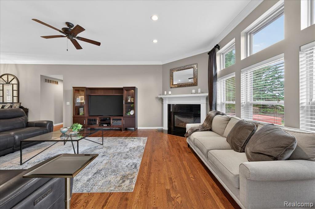 20196 Huron Drive, Clinton Twp, MI 48038 — Photo 9