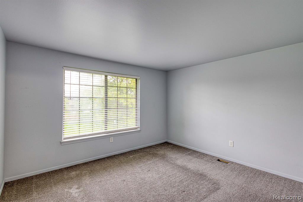 26188 SUMMERDALE Drive, Southfield, MI 48033 — Photo 24