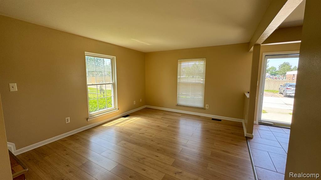 8972 SCOTIA Drive, Sterling Heights, MI 48312 — Photo 3