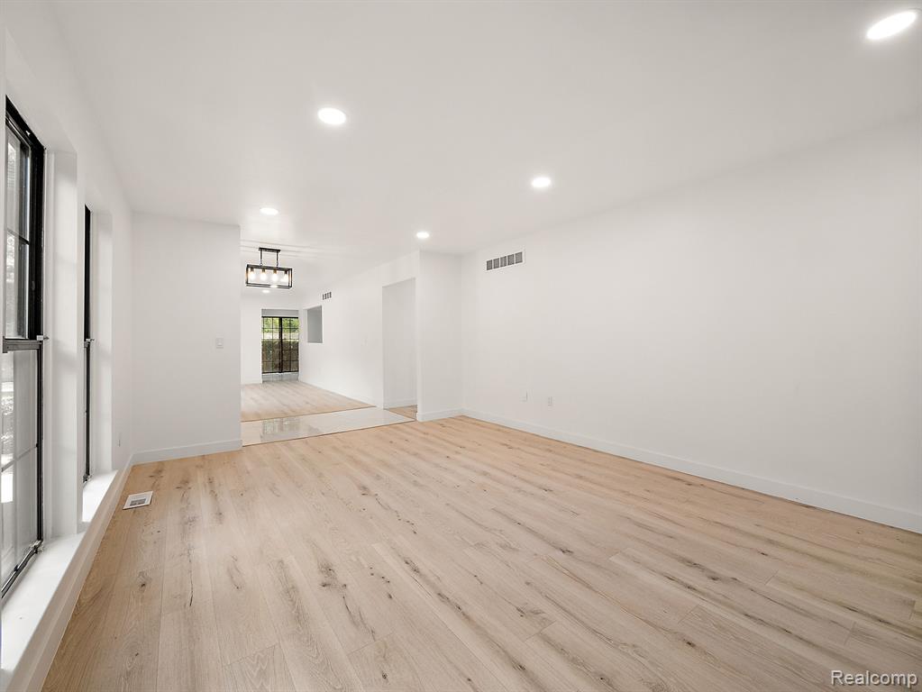 25167 GREENBROOKE Drive, Southfield, MI 48033 — Photo 11