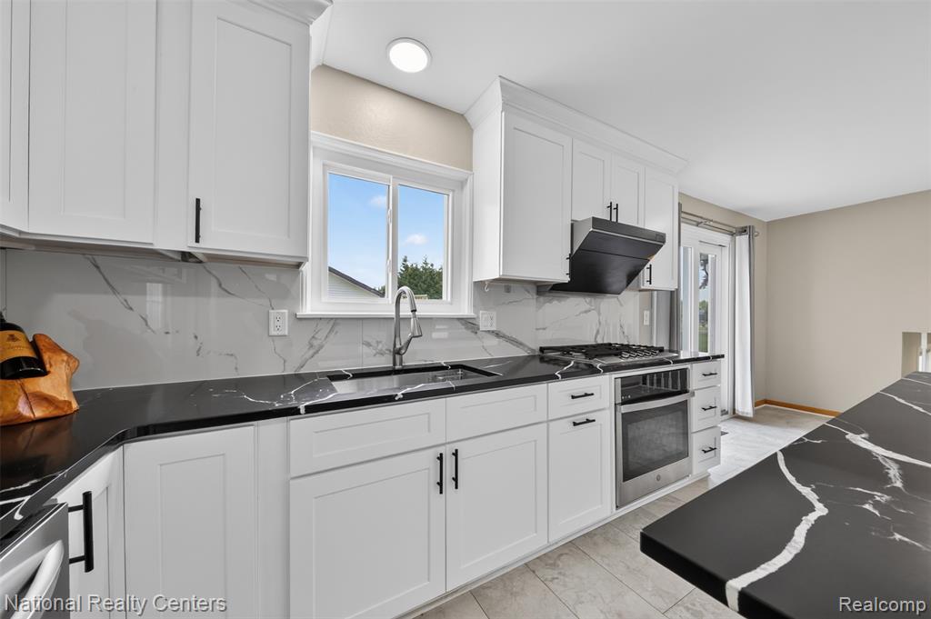40014 Eagle Drive, Sterling Heights, MI 48310 — Photo 14