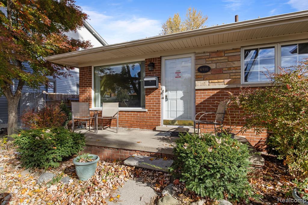 6916 KINMORE Street, Dearborn Heights, MI 48127 — Photo 4