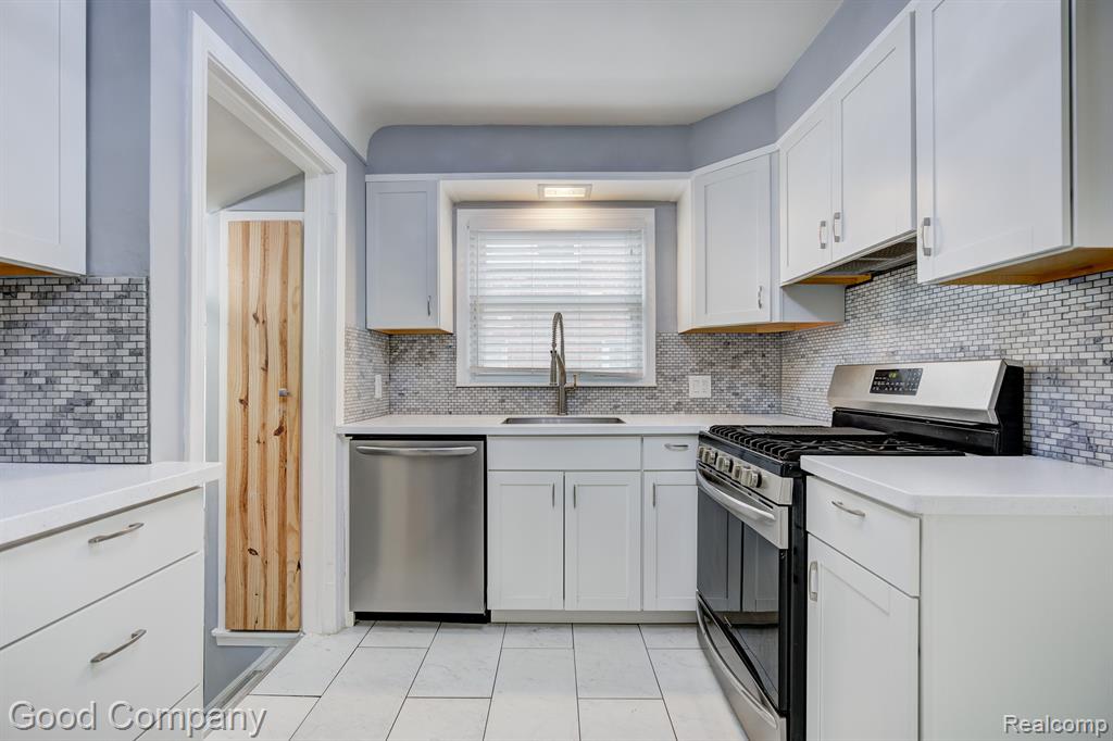 464 MORAN Road, Grosse Pointe Farms, MI 48236 — Photo 14