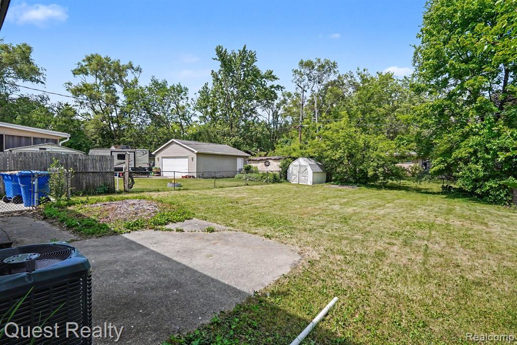 6736 Cloverton Drive, Waterford, MI 48329 — Photo 13