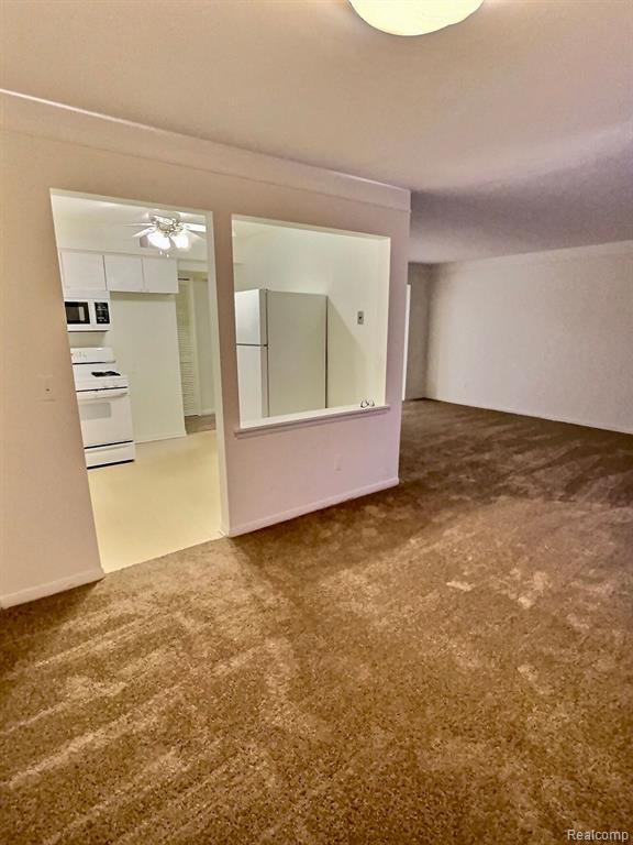 416 FOX HILLS Drive S, Bloomfield Hills, MI 48304 — Photo 10