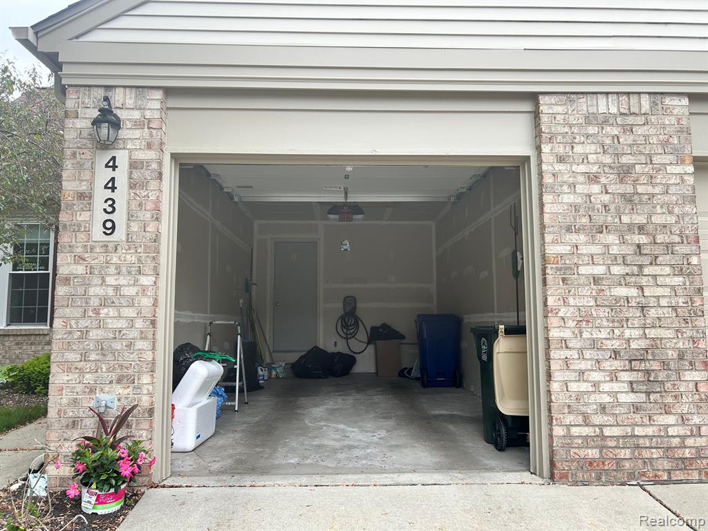 4439 HUNTERS Circle W, Canton, MI 48188 — Photo 21