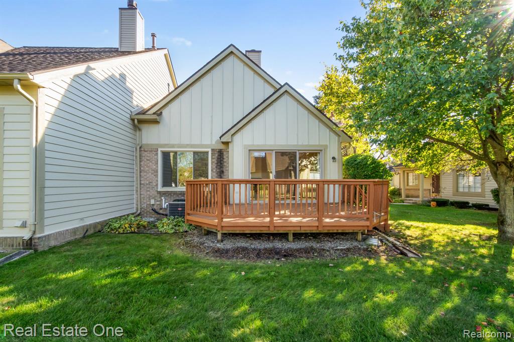 2588 Maple Forest Court, Wixom, MI 48393 — Photo 2