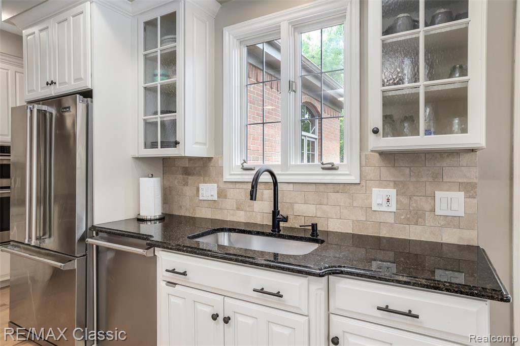 18438 Clairmont Circle E, Northville, MI 48168 — Photo 25