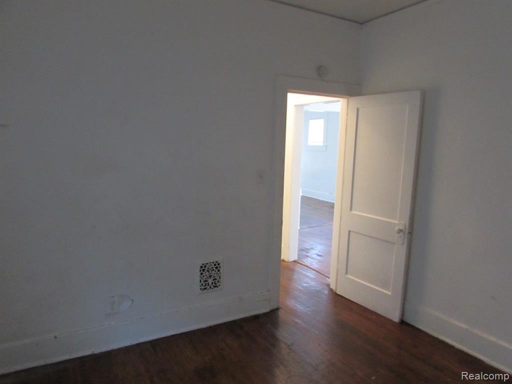 5270 MONTCLAIR Street, Detroit, MI 48213 — Photo 27