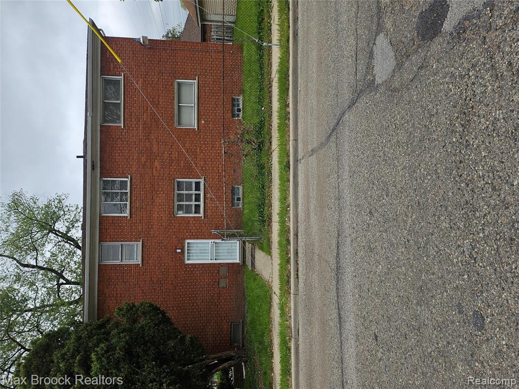 406 W Golden, Highland Park, MI 48203 — Photo 2