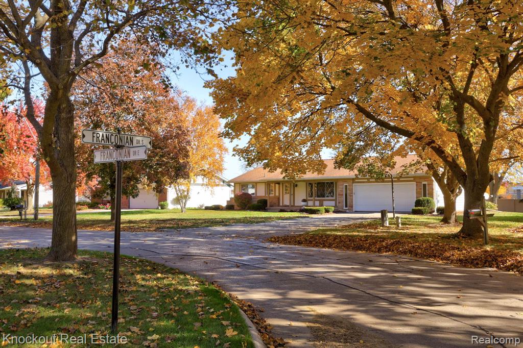 409 FRANCONIAN Drive E, Frankenmuth, MI 48734 — Photo 37