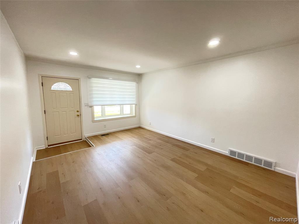 32827 DOVER Avenue, Warren, MI 48088 — Photo 6