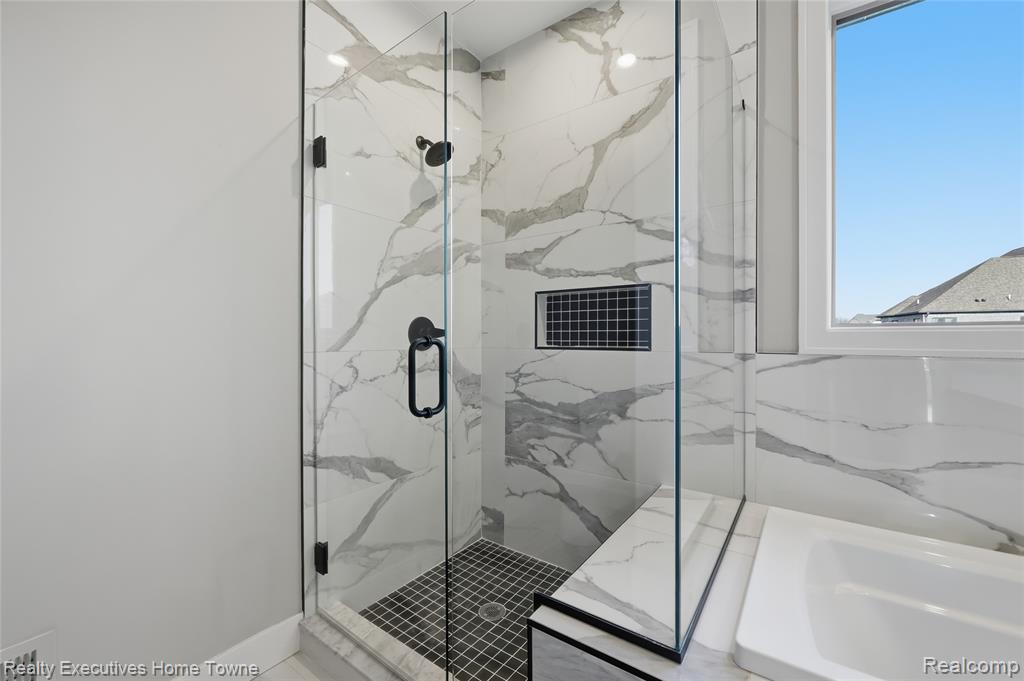 35701 Strongford Drive, New Baltimore, MI, 48047