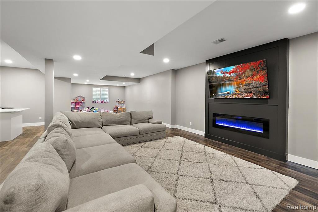 46930 Riverpark E, Macomb, MI 48044 — Photo 54