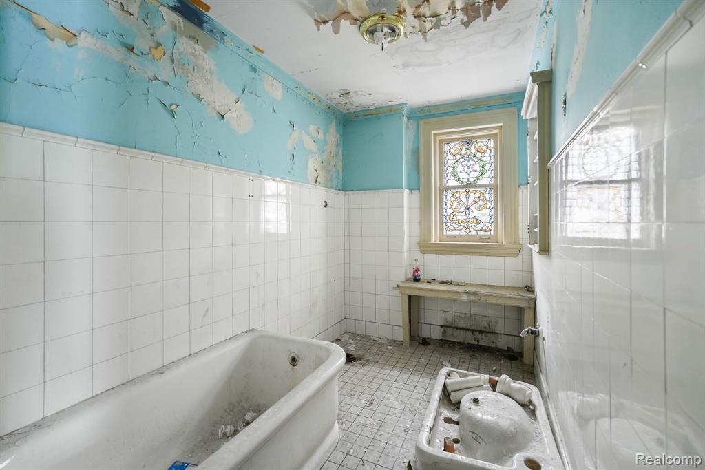 649 VAN DYKE Street, Detroit, MI 48214 — Photo 30