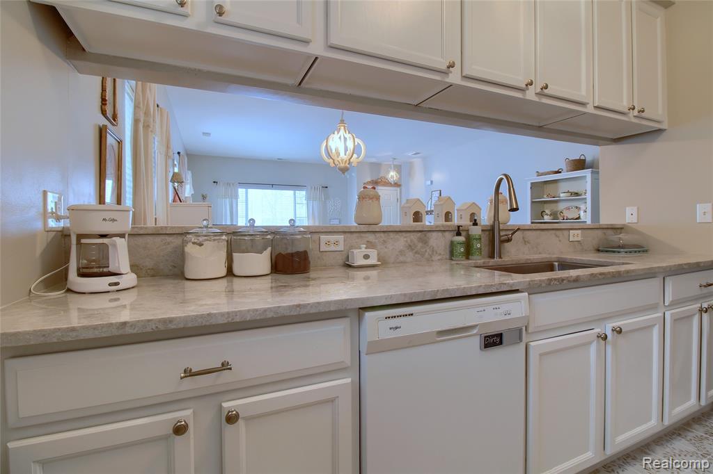 24031 Fairlane Boulevard, Trenton, MI 48183 — Photo 13