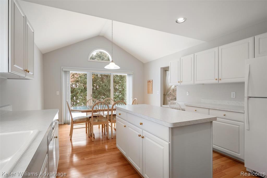 2850 Santia Drive, Troy, MI, 48085