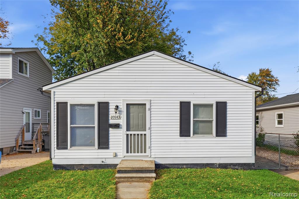 20943 Woodward Street, Clinton Twp, MI 48035