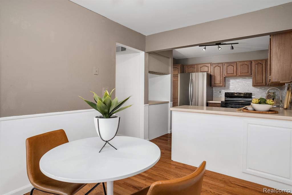 42109 ROSCOMMON Street, Northville, MI 48167 — Photo 10
