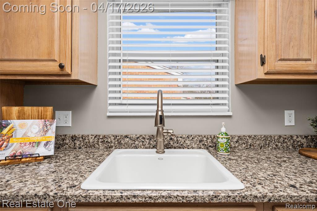 4656 Buckingham Drive, Warren, MI 48092 — Photo 12