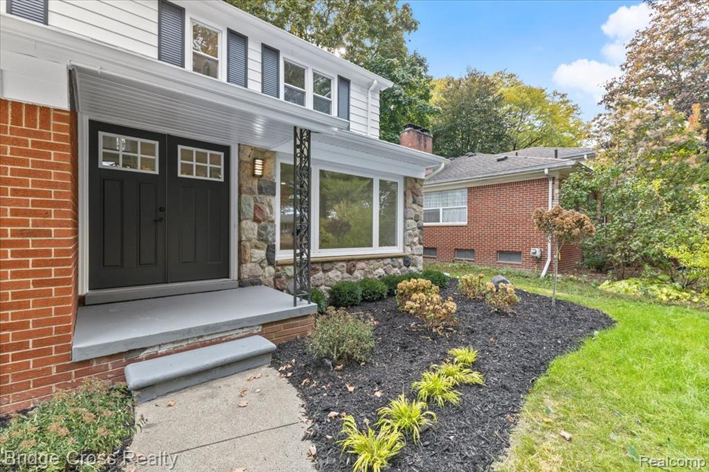 17537 Roseland Boulevard, Lathrup Village, MI 48076 — Photo 2