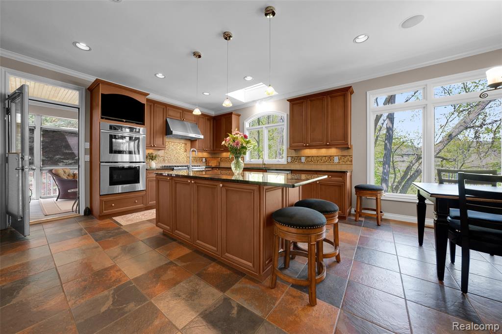 4502 Forest Edge Lane, West Bloomfield, MI 48323 — Photo 25