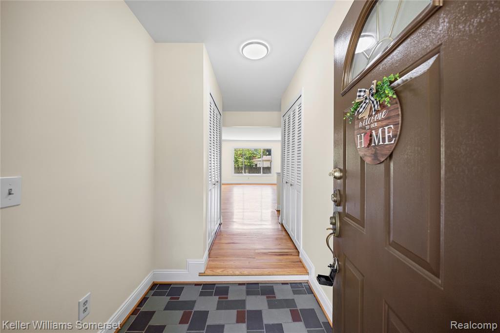 5292 ABINGTON Drive, Troy, MI 48085 — Photo 5