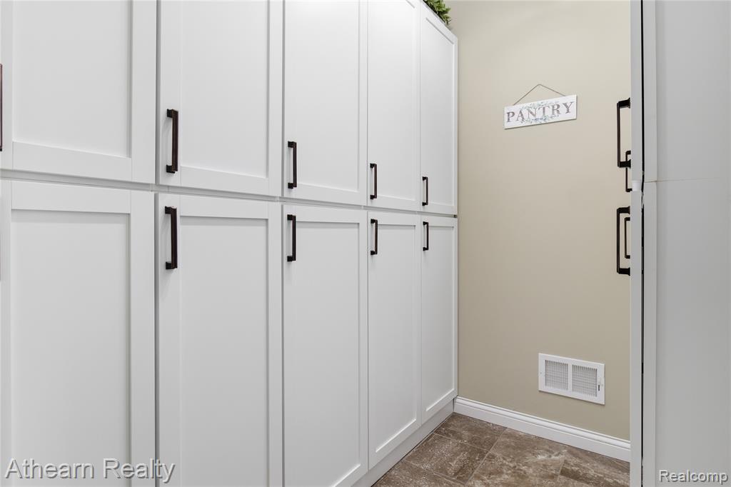 8197 Hidden Cove Court, Grand Blanc, MI 48439 — Photo 28