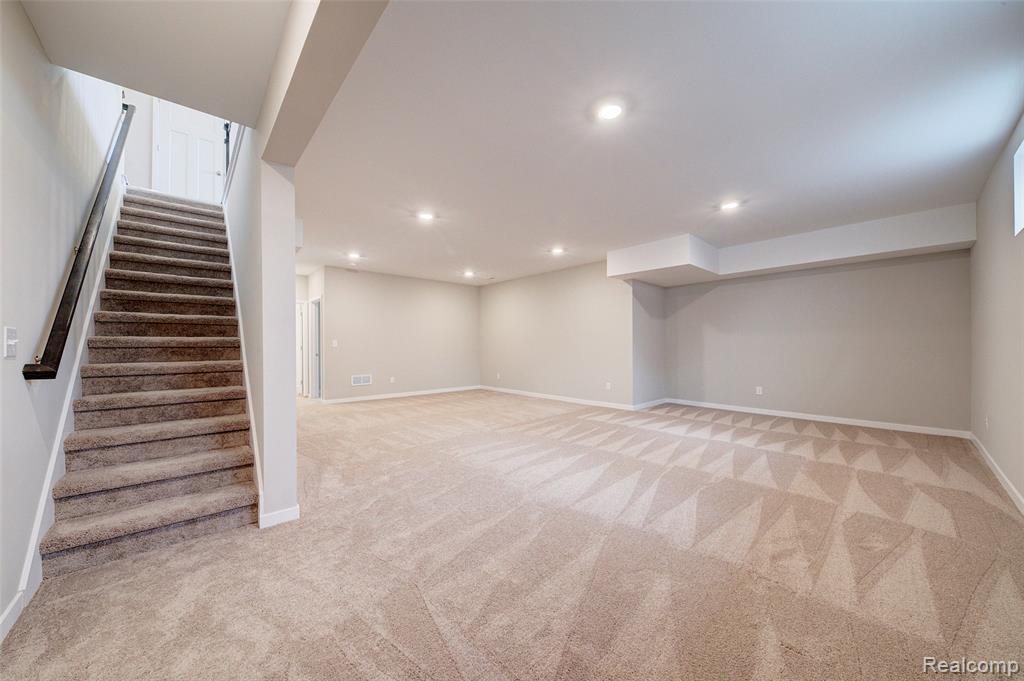 677 Round Rock Dr, Howell, MI 48843 — Photo 30