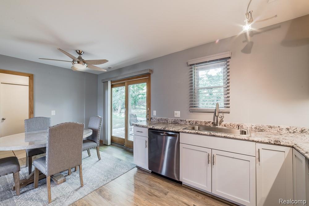 1034 Parkway, Waterford, MI 48328 — Photo 11