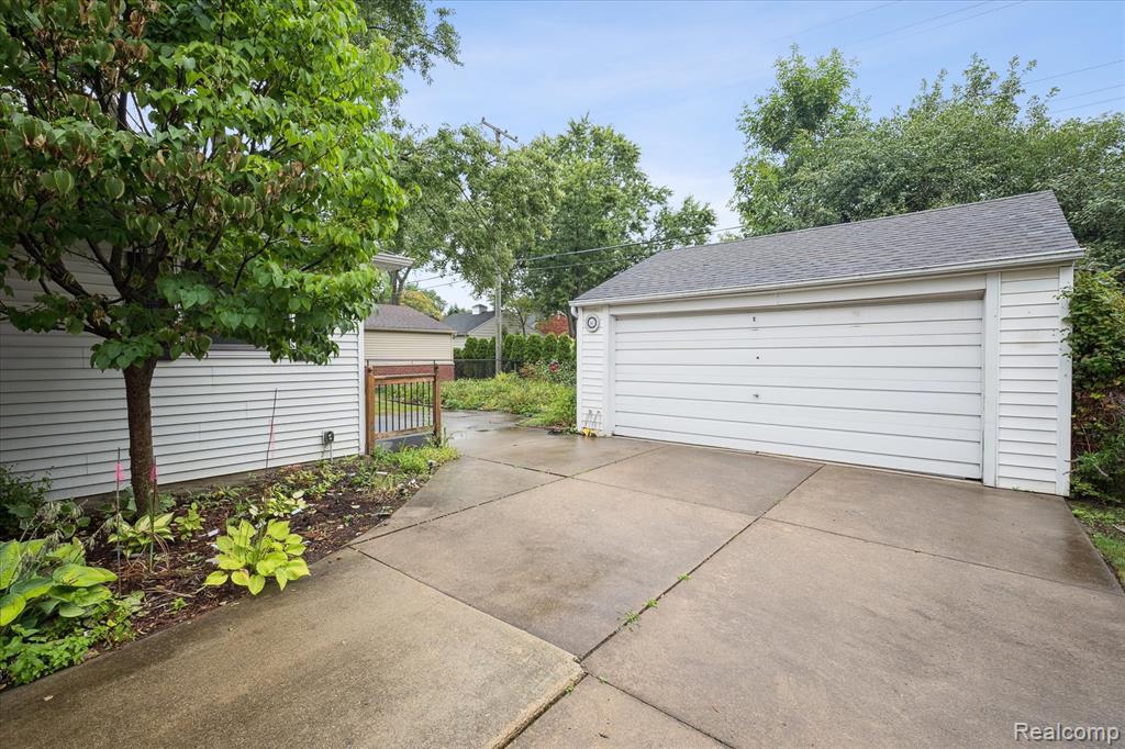 18870 Beverly Road, Beverly Hills, MI 48025 — Photo 37