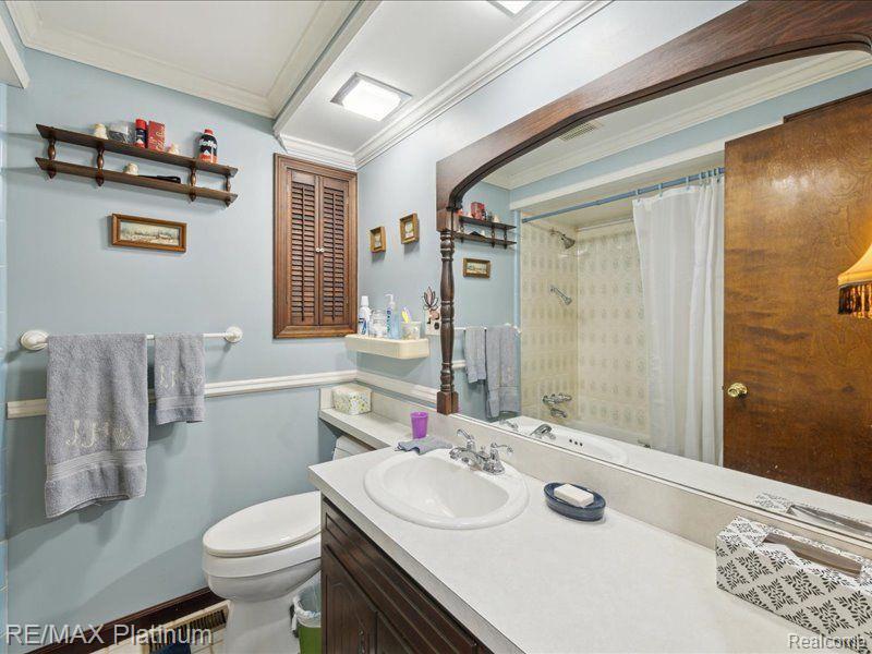 2338 ROSELAWN Street, Wolverine Lake, MI 48390 — Photo 10
