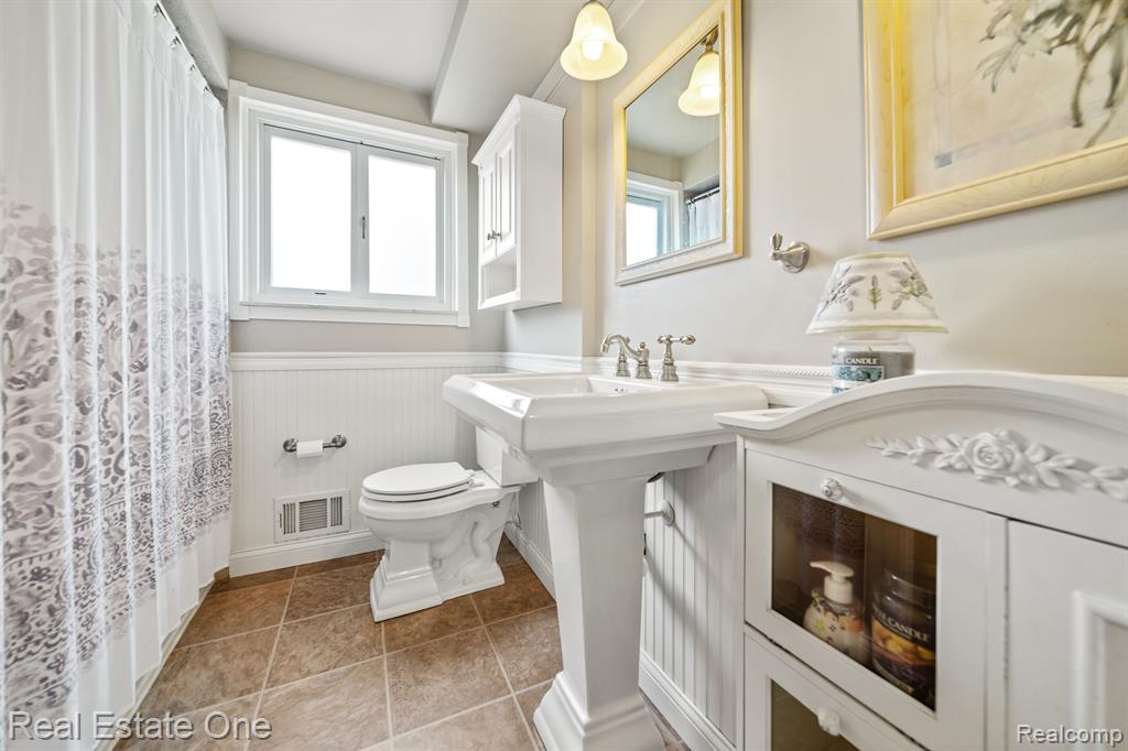 6055 PORTERIDGE Lane, Canton, MI 48187 — Photo 15