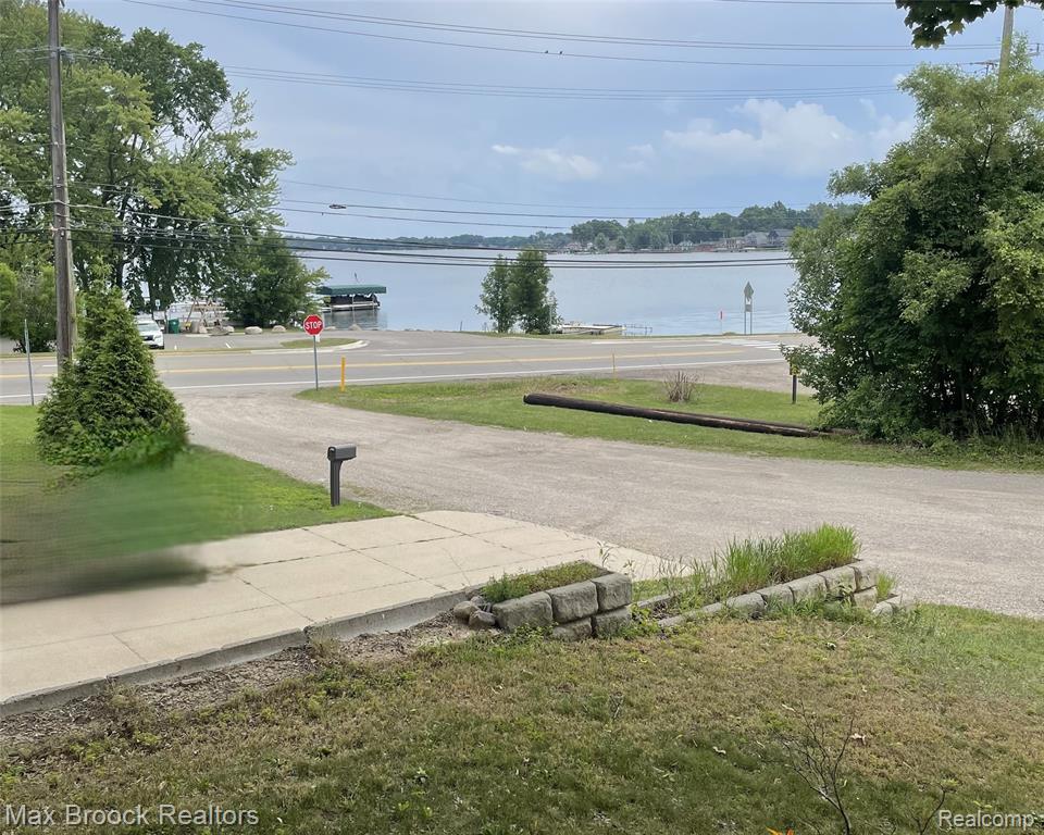 8230 Vandell Street, Commerce Twp, MI 48382 — Photo 4