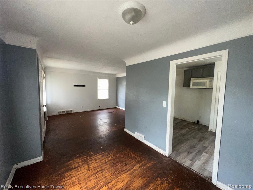8068 Stahelin Avenue, Detroit, MI 48228 — Photo 5