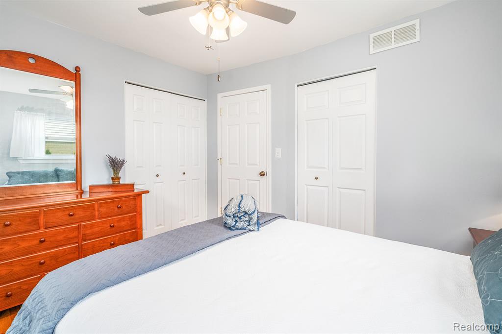 9705 HAMILTON Street, Belleville, MI 48111 — Photo 16