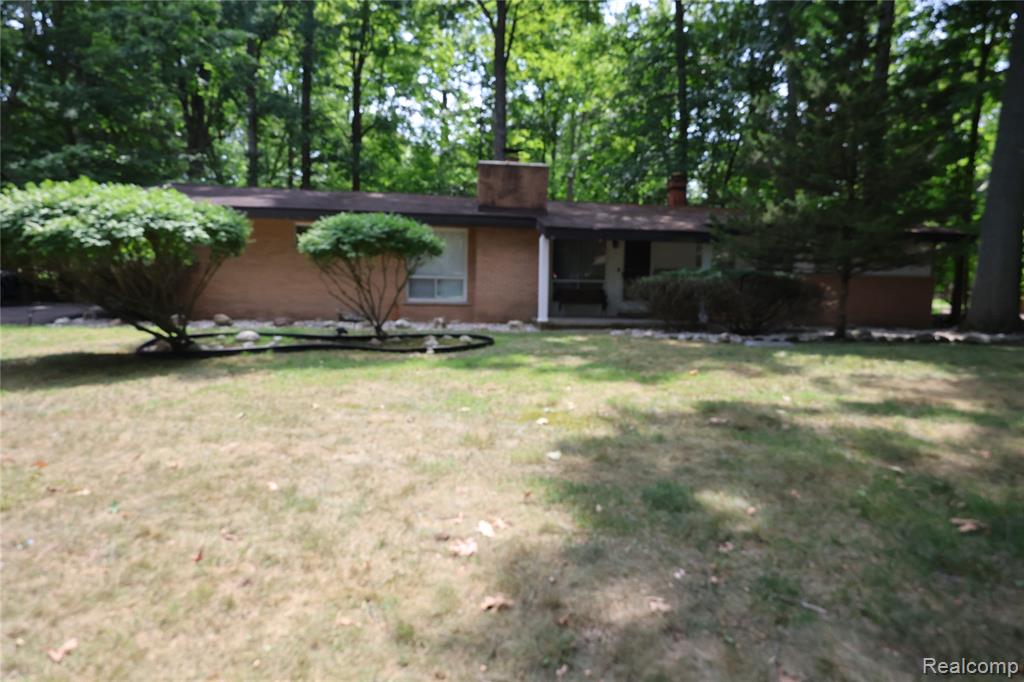 23695 OAK GLEN Drive, Southfield, MI 48033