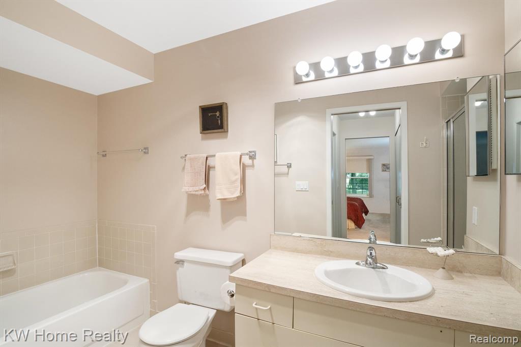 29691 Pine Ridge Circle, Farmington Hills, MI 48331 — Photo 25