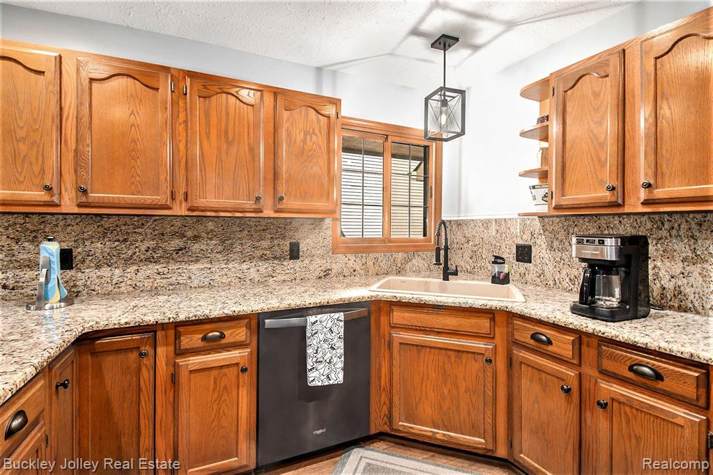 928 WOODRIDGE HILLS Drive, 83, Brighton, MI 48116 — Photo 3