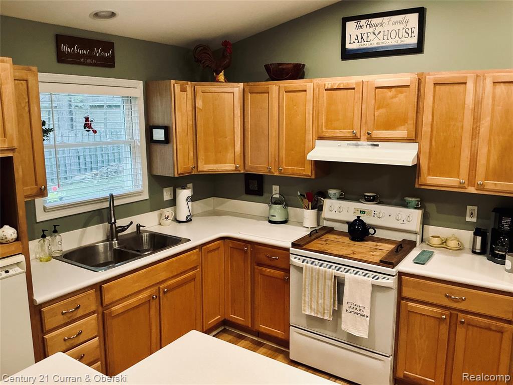 318 Elm Avenue, Roscommon, MI 48653 — Photo 8