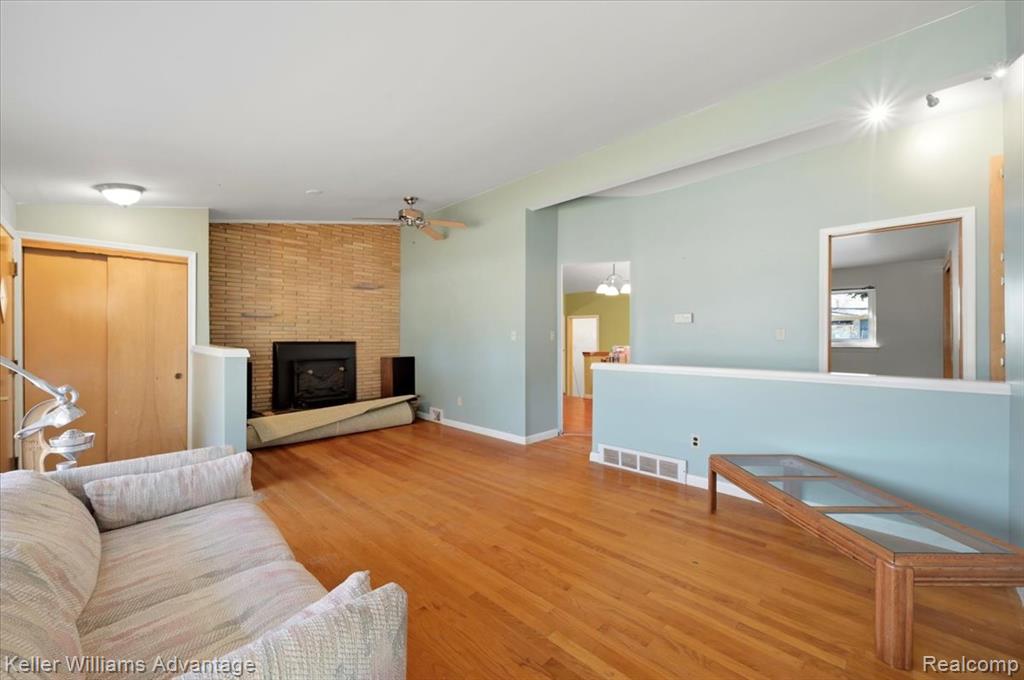 52433 Ihla Street, Utica, MI 48316 — Photo 8