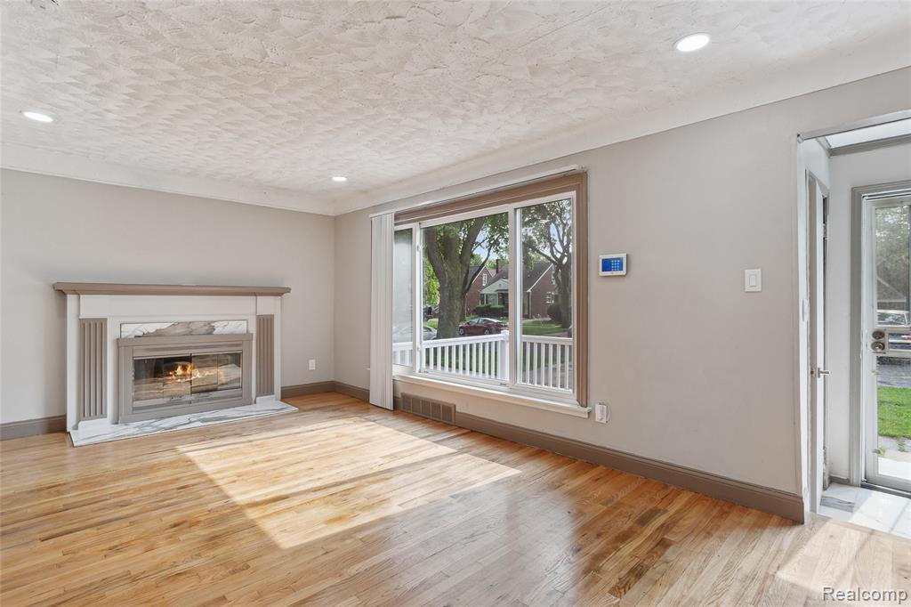 9585 Asbury Park, Detroit, MI 48227 — Photo 10