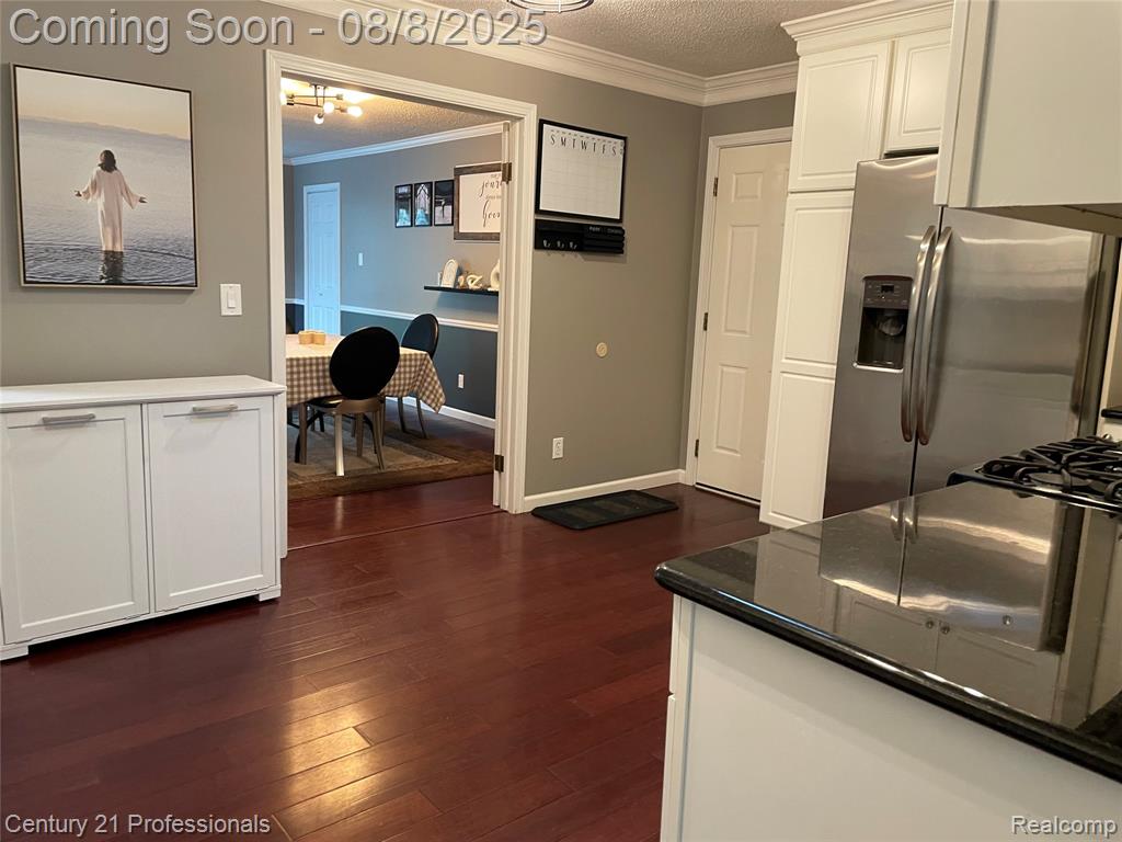 709 Hollybrook Drive, Midland, MI 48642 — Photo 7