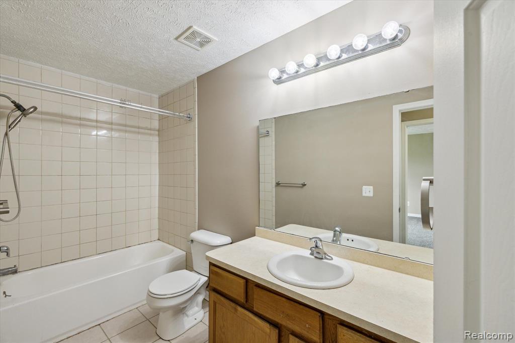 684 HAYSTACK Drive, Linden, MI 48451 — Photo 22
