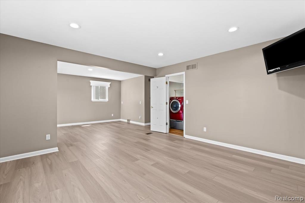5620 Hatchery Road, Waterford, MI 48329 — Photo 18