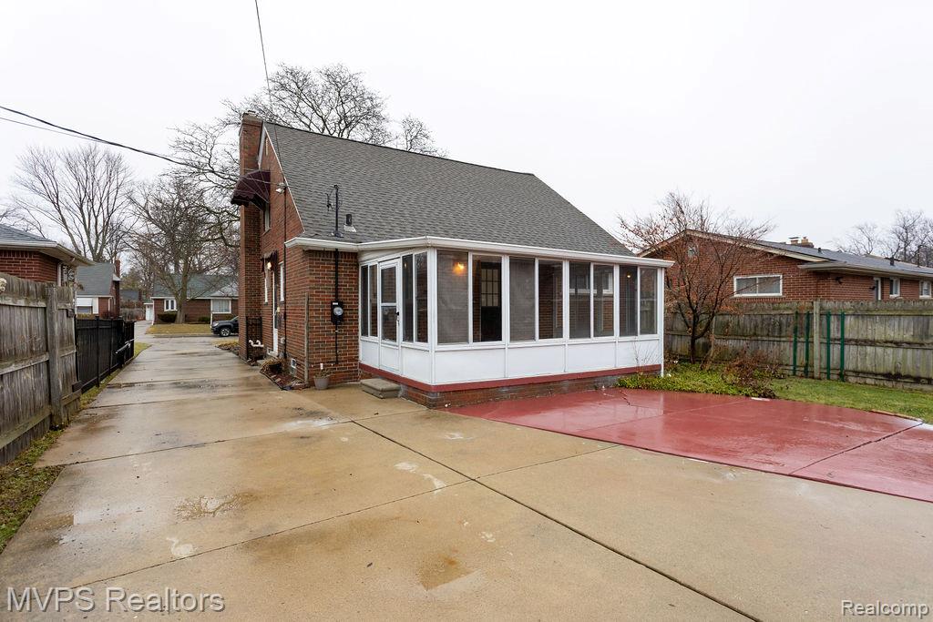 20946 Littlestone Road, Harper Woods, MI 48225 — Photo 12
