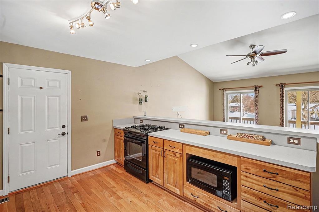 11299 Manchester Drive, Fenton, MI 48430 — Photo 3