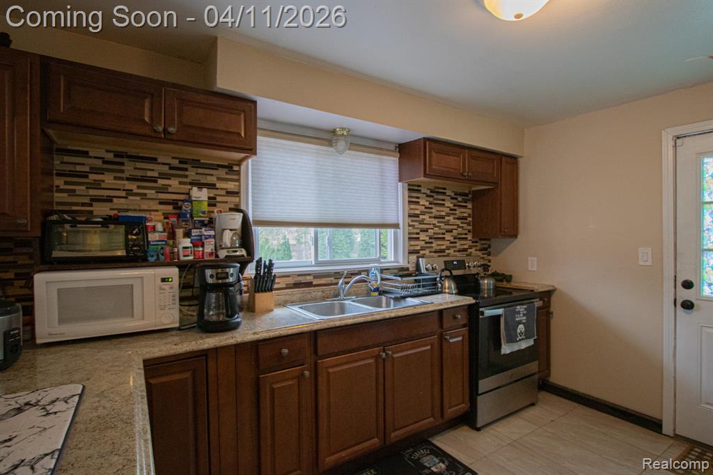 5636 Hipp Street, Dearborn Heights, MI 48125 — Photo 5