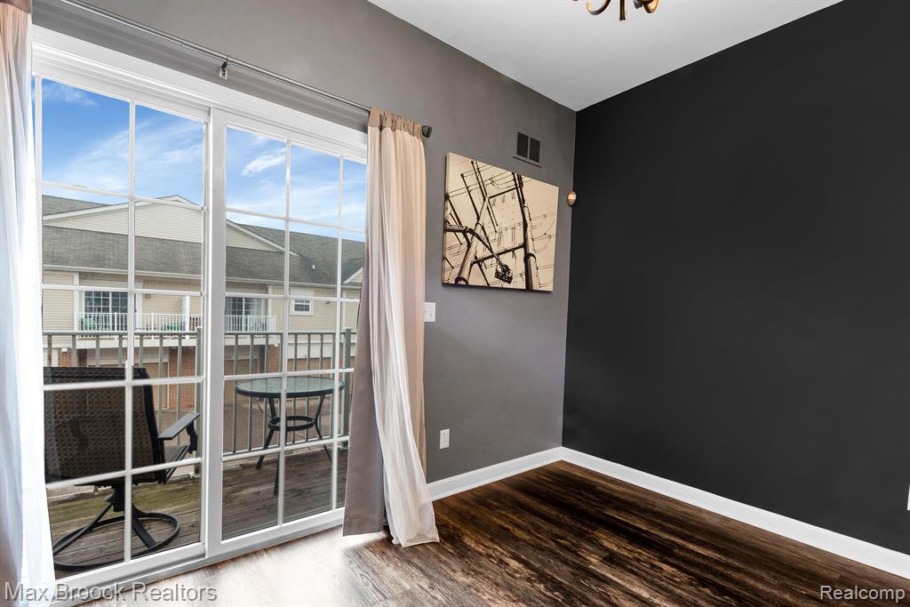 4210 ADDINGTON Drive, Commerce Twp, MI 48390 — Photo 4