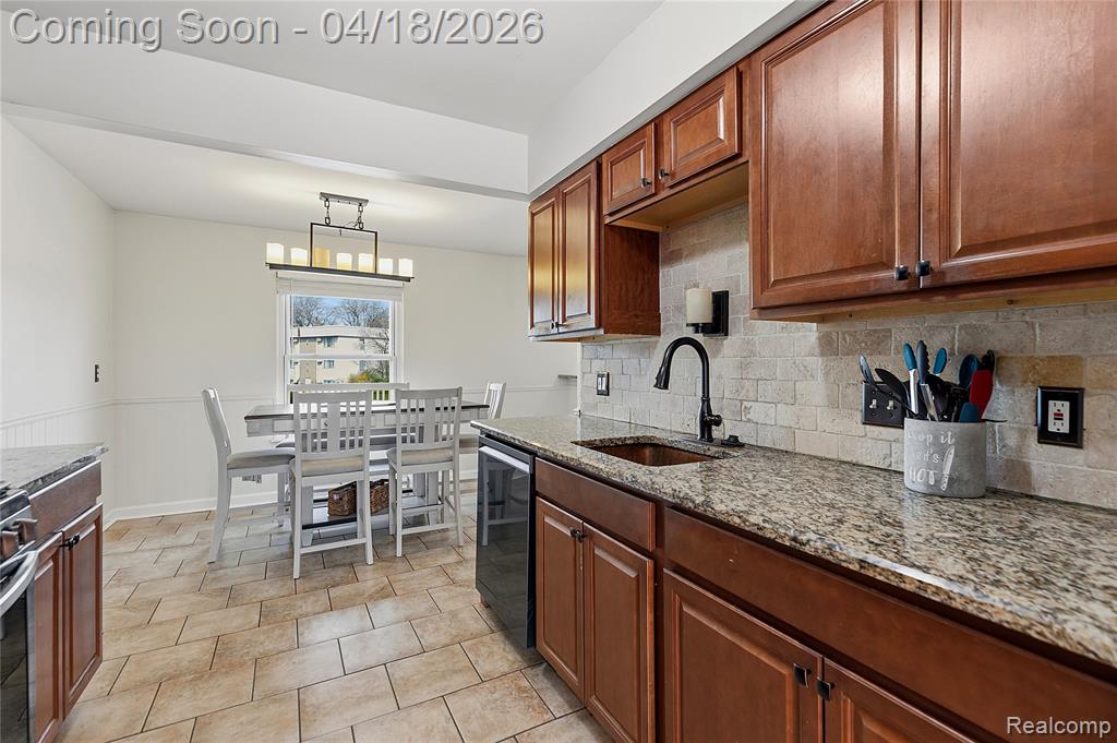 37816 Charter Oaks Boulevard, Clinton Twp, MI 48036 — Photo 8